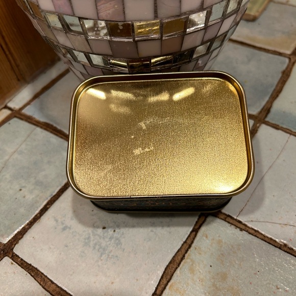 SINGER Sewing Machine 4"x3" Black and Rainbow Metal Tin Accessory Can with Lid - Picture 8 of 9